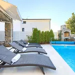 Vakantiehuis Luxurious In Krk