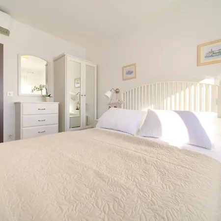 Luxurious In Krk Prázdninový dům *